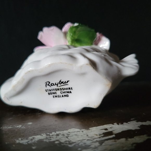 Small Vintage Raybur Staffordshire Bone China Swan with Flowers Made in England - Picture 6 of 6